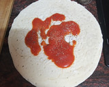 Foto del paso 1 de la receta: Pizza de jamón cocido, salchicha y aceitunas