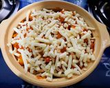 Hình bước làm 3 của món Ức gà xào cay phô mai