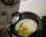 A picture of step 1 of Leftover kaddu ki sabzi moong dal khichdi.