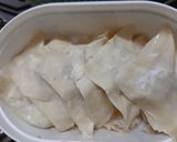Hình bước làm 1 của món Hoành thánh hàu hải sản