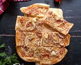 Foto langkah ke 8 dari resep Thin Crust Pizza.