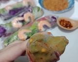 Foto langkah ke 3 dari resep Vietnamese Spring Rolls.
