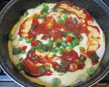 Tortillás 🍕 tojásos pizza 🌯🍳 szalámival és sajttal 🧀 recept fázis 3 fotója