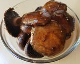 A picture of step 4 of My Quick Black Pepper and Balsamic vinegared Mushrooms. 😀.