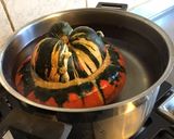Une image de l'étape 2 de Courge turban turc farcie cantal et lardons.