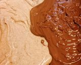 Une image de l'étape 2 de Cake marbré léger avec glaçage rocher.