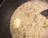 Foto del passaggio 7 della ricetta Risotto con asparagi selvatici