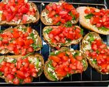 Hình bước làm 7 của món Crostini - bánh mì nướng cà chua phô mai kiểu Ý siêu dễ!