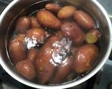 Une image de l'étape 2 de Salade de pommes de terre aux harengs, légumes et câpres.