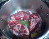 Foto del paso 5 de la receta: Lomo con hueso de cabrito en salsa de lavanda y azafrán