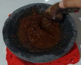 Foto langkah ke 4 dari resep Bumbu rujak kacang tanah.