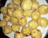 A picture of step 1 of Yam Balls et Minced Sauce.