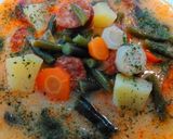 Tejfölös, kolbászos zöldbableves recept fázis 4 fotója