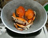 Foto langkah ke 2 dari resep Kepiting Saus Singapura.