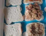A picture of step 4 of Combo sweet mayo tose sandwich.