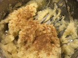 Puré de papa con mantequilla tostada y cebolla caramelizada