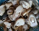 Foto langkah ke 1 dari resep Tumis Jamur Merang.