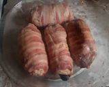 Baconbe göngyölt aszaltszilvás csirkemellrolád recept fázis 5 fotója