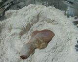 Foto langkah ke 4 dari resep Ayam goreng tepung keriting.