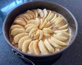 Une image de l'étape 2 de Gâteau aux pommes et au skyr.