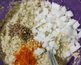 A picture of step 3 of Moong bhajiya.