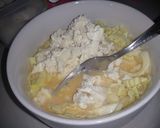 Foto langkah ke 2 dari resep Telur dadar mix tahu & kol.