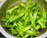 Hình bước làm 3 của món Đậu rồng (đậu khế) xào nấm