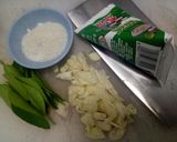 Foto langkah ke 1 dari resep Kacang Bawang Goreng.