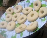 A picture of step 4 of Doughnut s.