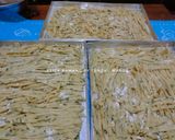Foto langkah ke 2 dari resep Kue Bawang / Kripik Bawang.