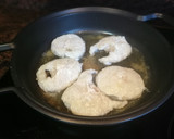 Foto del paso 2 de la receta: Merluza en salsa con guisantes