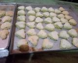Foto langkah ke 8 dari resep Kukis kelapa pandan.
