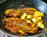 A picture of step 4 of Parwal or Point Gourd Kasha.