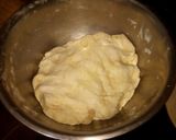 Foto del paso 2 de la receta: Pizza con muzarella (bien rica)