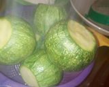 Foto del paso 2 de la receta: Calabacitas capeadas y rellenas