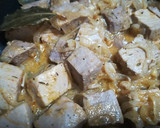 Foto del paso 7 de la receta: Dados de atún encebollado