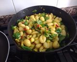 Foto del paso 3 de la receta Ñoquis con verdura y canónigos