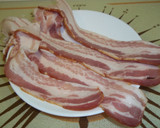 Foto del paso 2 de la receta: Habas baby con ajos tiernos, beicon y champiñones