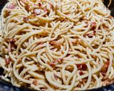 Foto del paso 3 de la receta: PASTA🍜,Perejíl🌿y Almendras, a la Carbonara...!