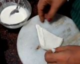 A picture of step 4 of Quick party samosas.
