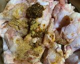A picture of step 1 of Roasted chicken wings with veggies烤箱版蔬菜烤鸡翅根.