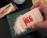 Foto langkah ke 2 dari resep Martabak Lenggang Pisang Keju.