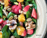 Foto del paso 5 de la receta: Ensalada de espinacas, naranja, fresas y frutos secos