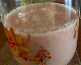 Hình bước làm 2 của món Smoothie : táo, dâu