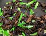 黑木耳炒中國芥蘭的食譜步驟1照片