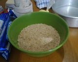 A picture of step 1 of Oreo CheeseCake (no bake).