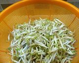 Foto langkah ke 1 dari resep Tumis toge jamur kuping.