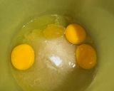 Foto langkah ke 1 dari resep Cake Pisang Panggang Ekonomis (3 telur) Lembut.