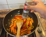 Foto del paso 2 de la receta: Salteado colorido con arroz con curry🥦🥕🫑 💛