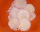 A picture of step 2 of Laccha Onion Salad.